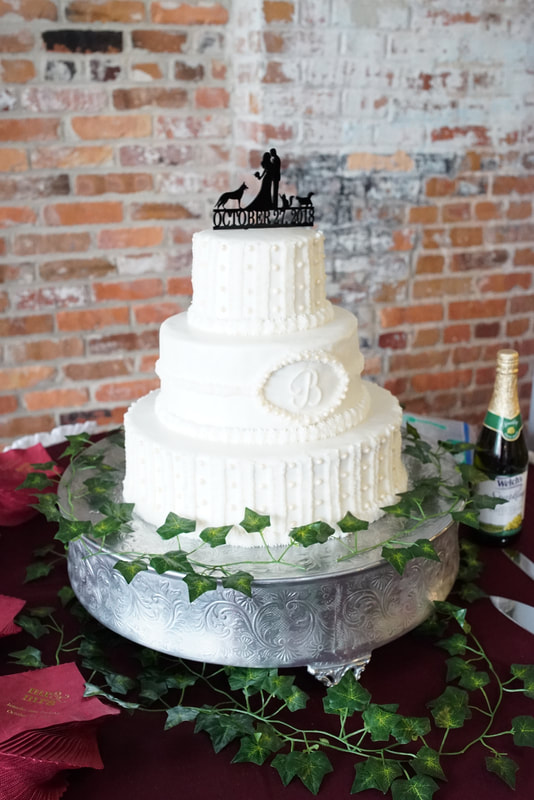Jennifer + Zack Bridgers | Wedding Highlights | Wedding Cake by Peggy Mangum 