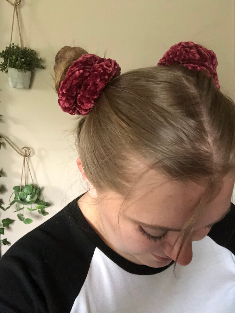 5 ways to wear a velvet scrunchie | how to style velvet scrunchies | space buns